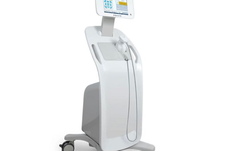 Este tratamiento trabaja con el sistema HIFU (Ultrasonido con tecnología de alta intensidad focalizada) y que sería como una liposucción sin cirugía.